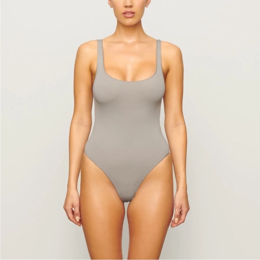 Skims essential bodysuit size l/xl